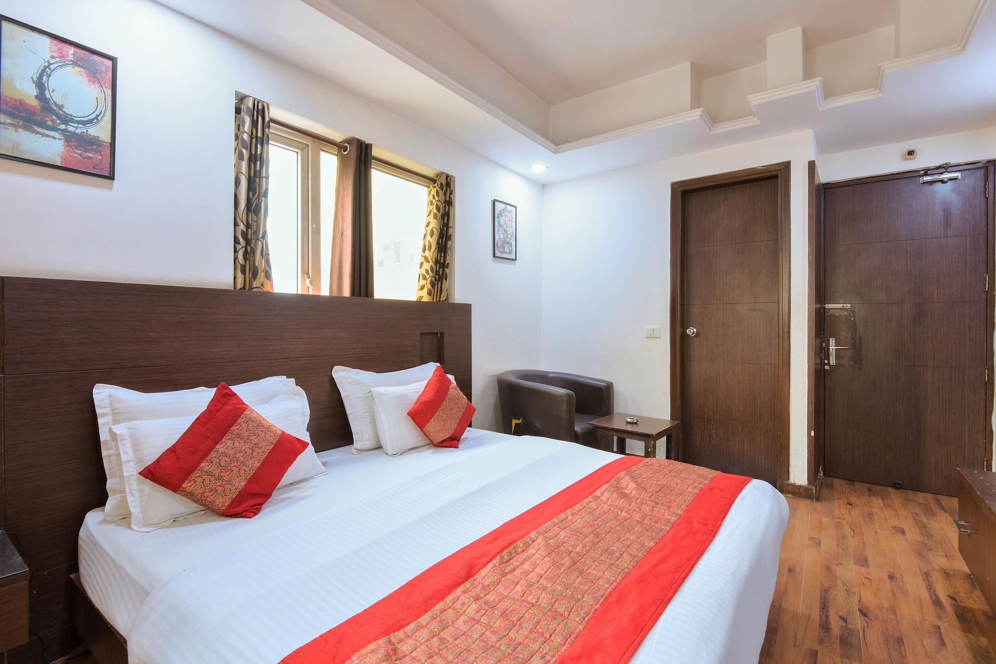Hotel La Vista Delhi Exterior photo