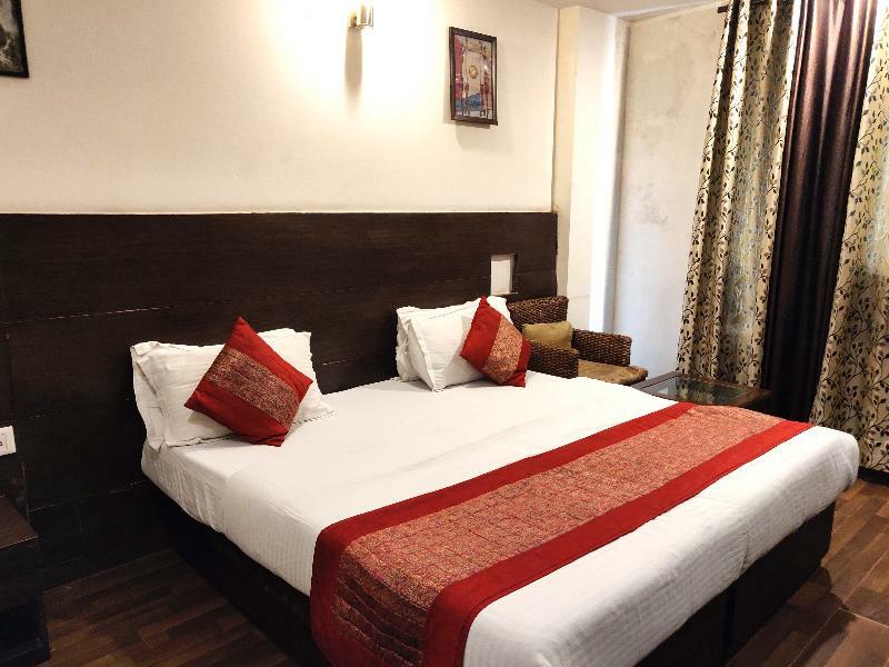 Hotel La Vista Delhi Exterior photo